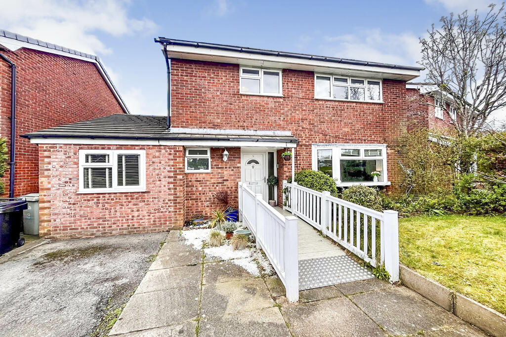 4 bedroom detached house for sale in Millbank Drive, Macclesfield