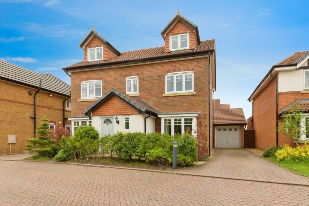 5 bedroom detached house for sale in Monk Close, Tytherington
