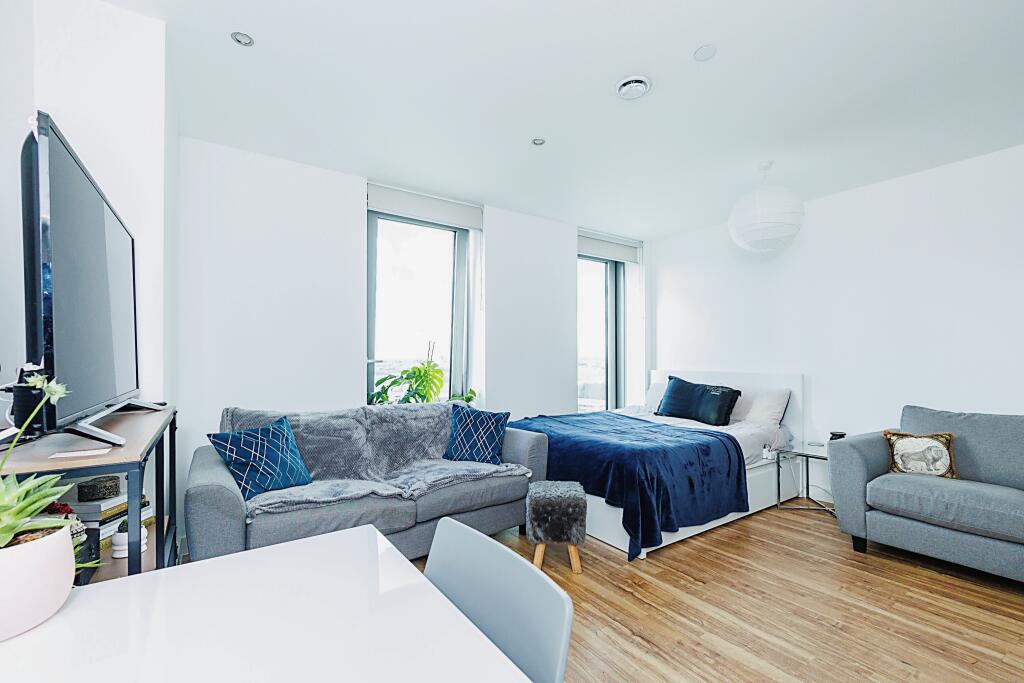 Main image of property: Michigan Point Tower, 11 Michigan Avenue, Salford, Greater Manchester, M50