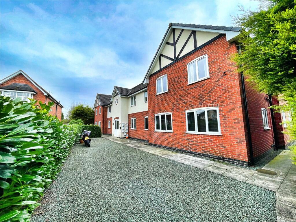 2 bedroom flat for sale in Alexandra Road, Market Drayton, Shropshire, TF9