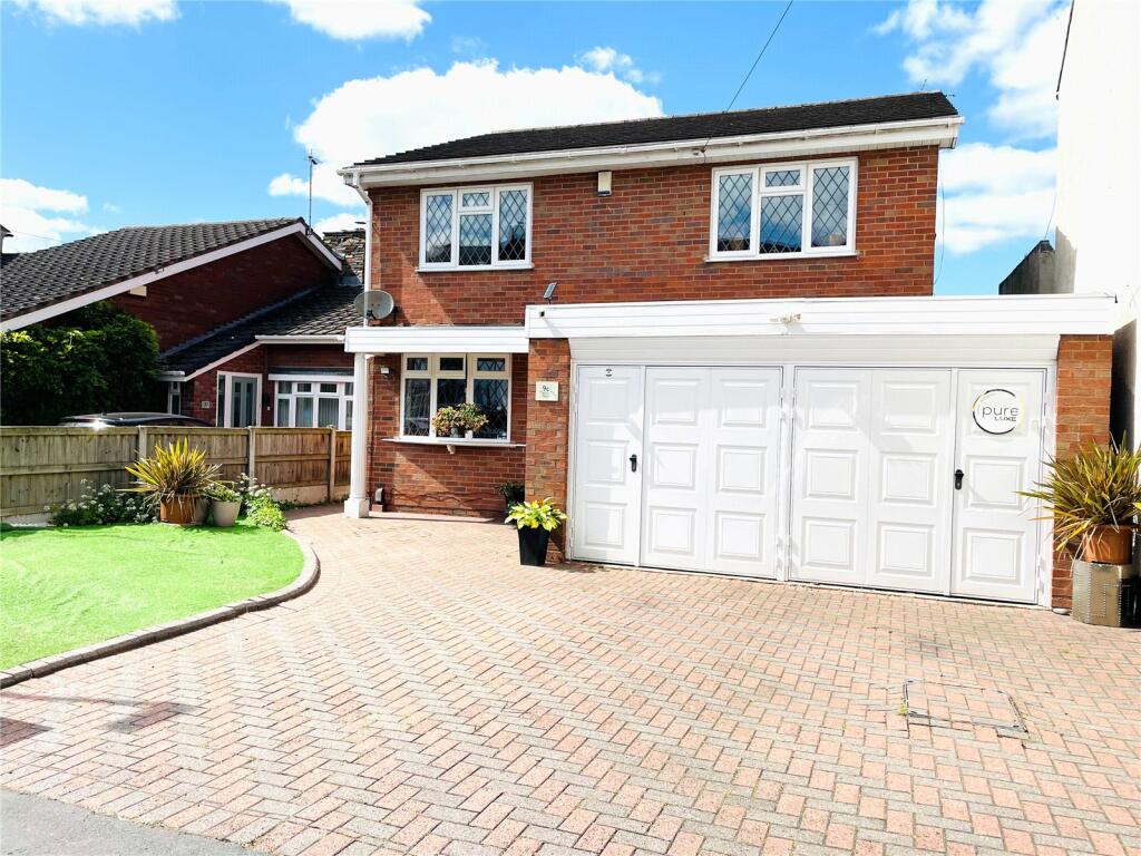 3 bedroom detached house for sale in Park Street, Kingswinford, West Midlands, DY6