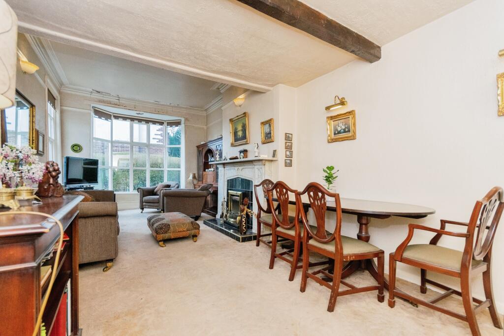 3 bedroom semidetached house for sale in Broad Road, Sale, Greater Manchester, M33