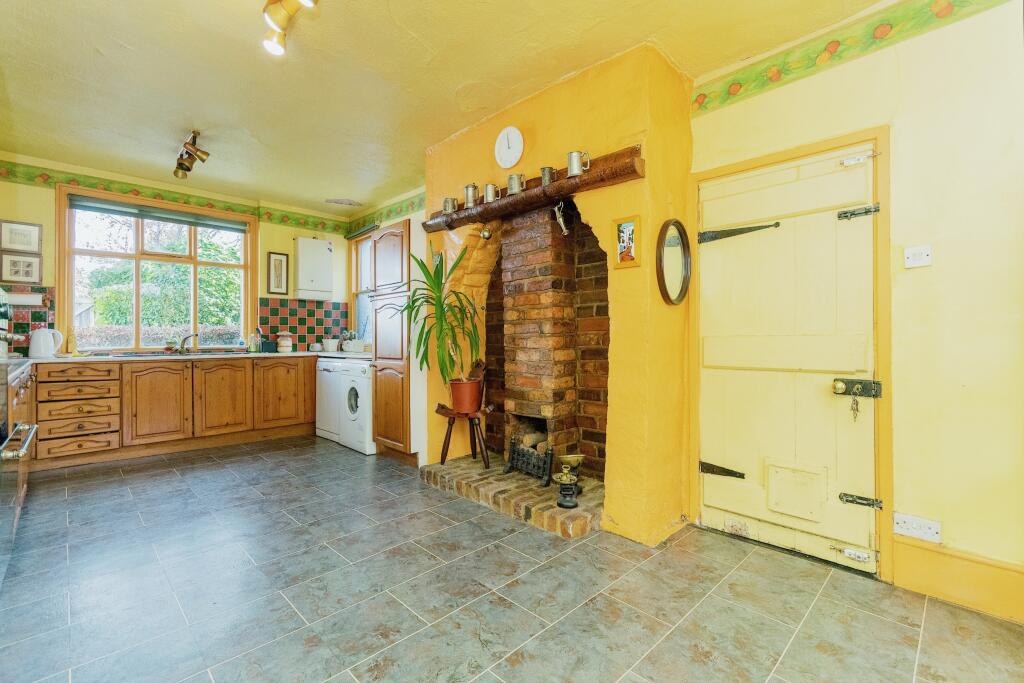 3 bedroom semidetached house for sale in Broad Road, Sale, Greater Manchester, M33