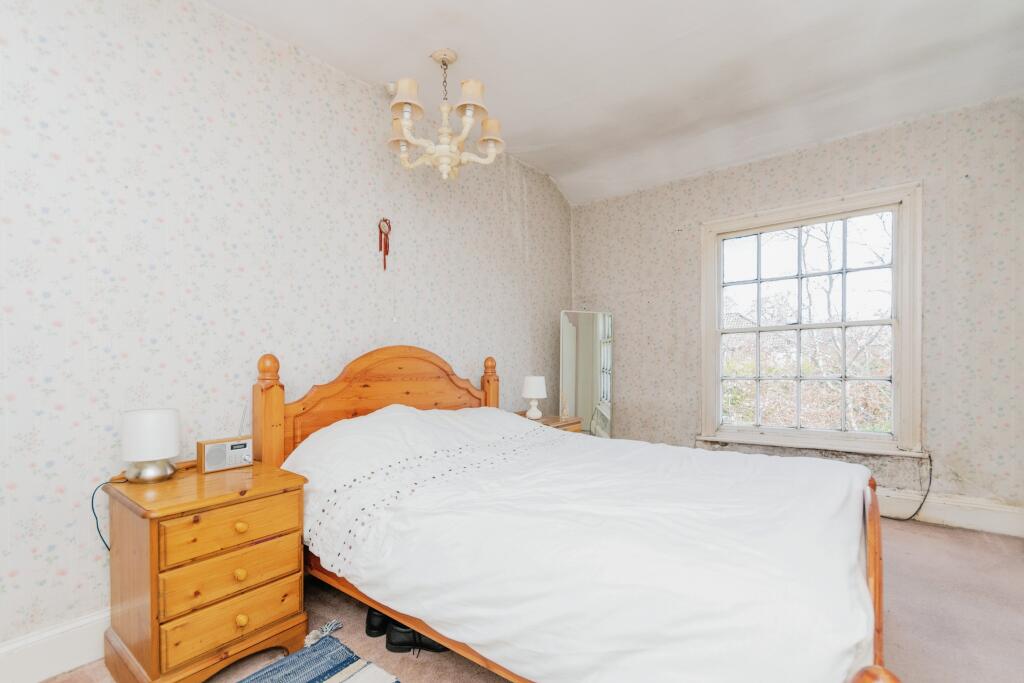 3 bedroom semidetached house for sale in Broad Road, Sale, Greater Manchester, M33