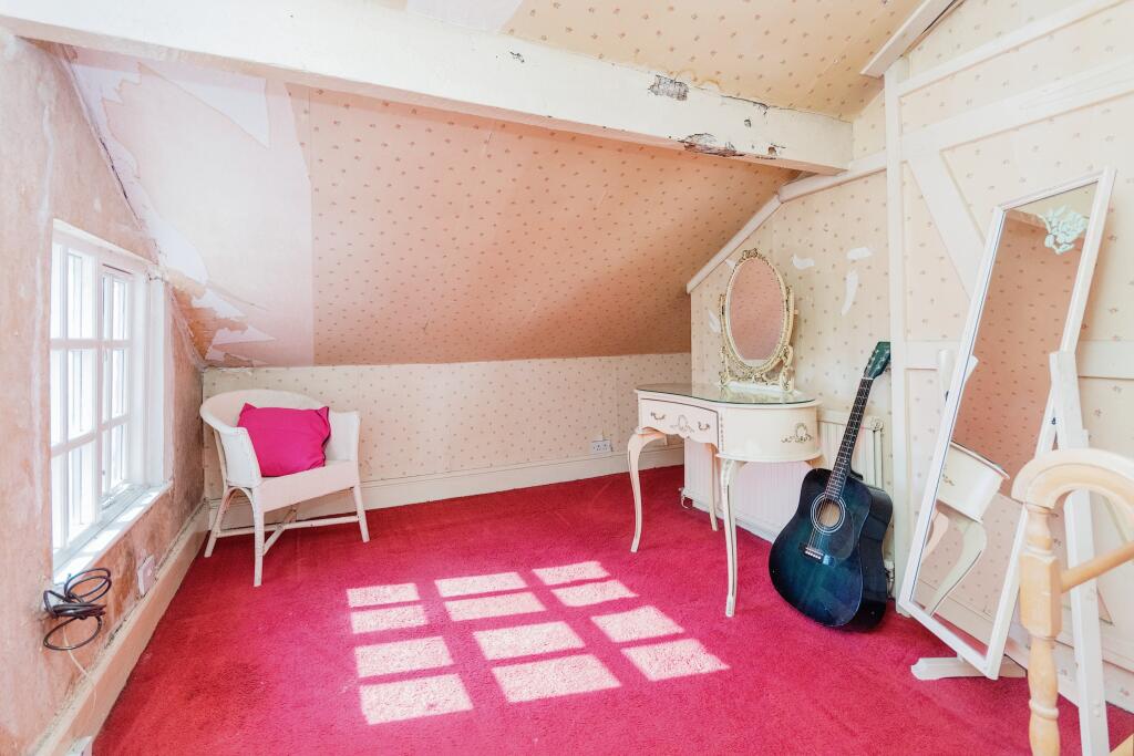 3 bedroom semidetached house for sale in Broad Road, Sale, Greater Manchester, M33