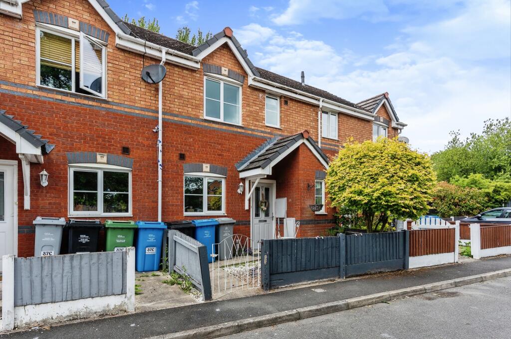 3 bedroom terraced house for sale in Lingfield Avenue, Sale, Greater