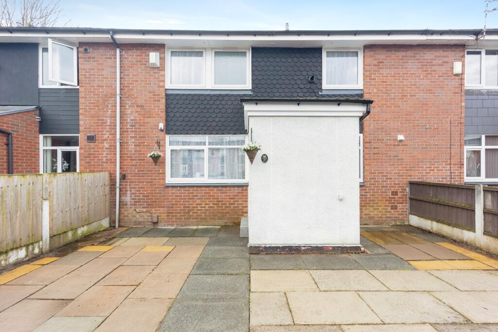 4 bedroom terraced house for sale in Catterick Avenue, Sale, Greater Manchester, M33