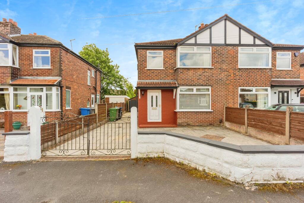 3 bedroom semidetached house for sale in Ollerton Avenue, Sale