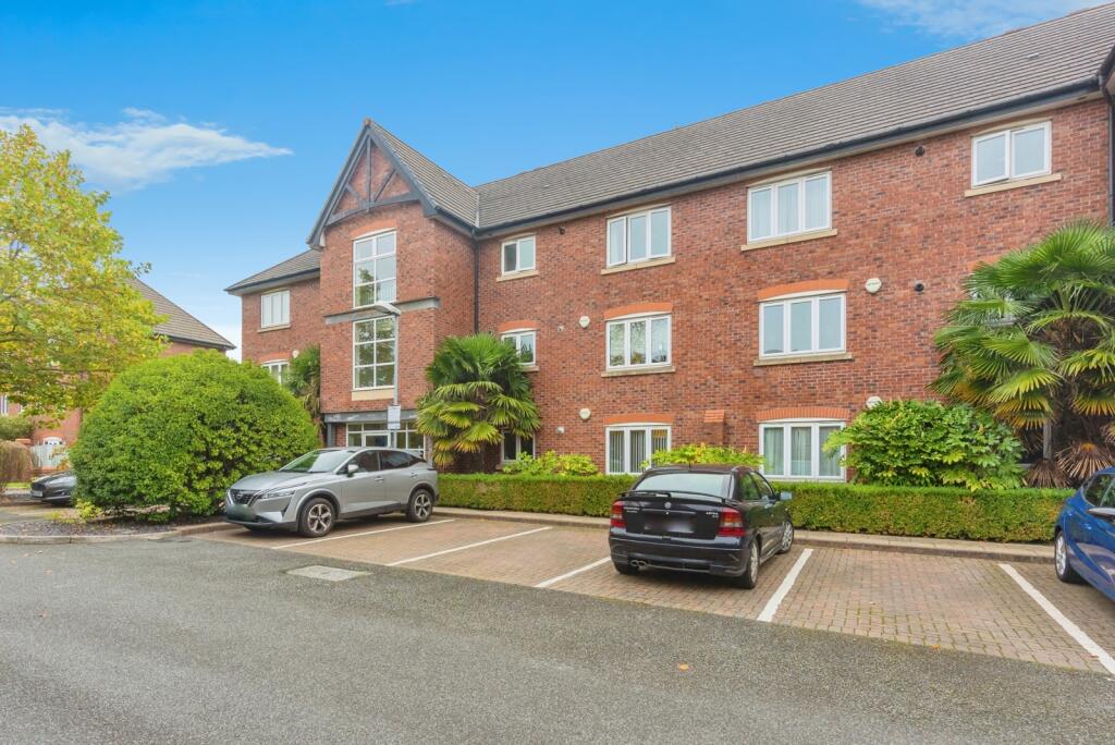 Main image of property: Waterside, Sale, Greater Manchester, M33