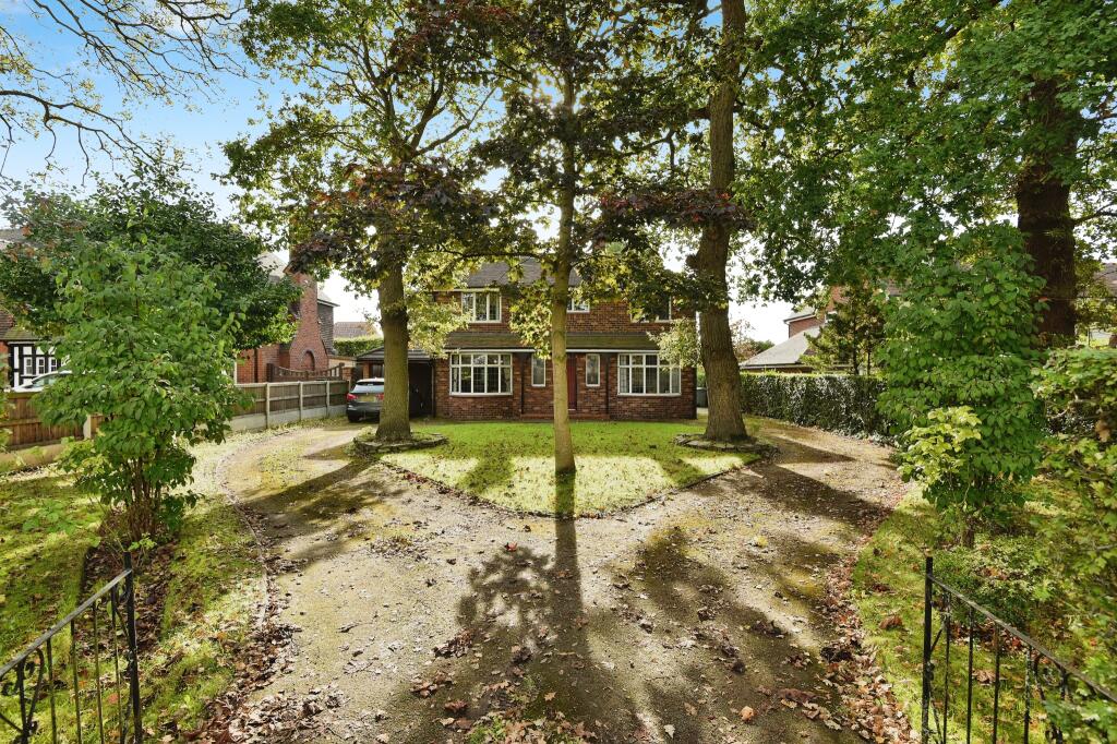 4 bedroom detached house for sale in Middlewich Road, Sandbach