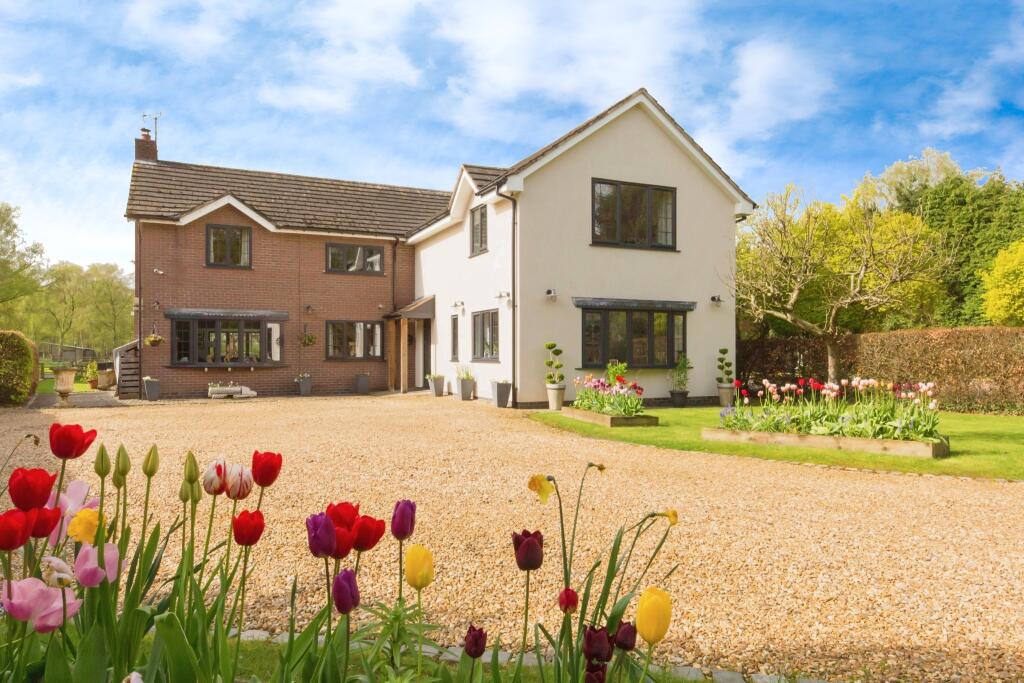 6 bedroom detached house for sale in Northwich Road, Cranage, Knutsford