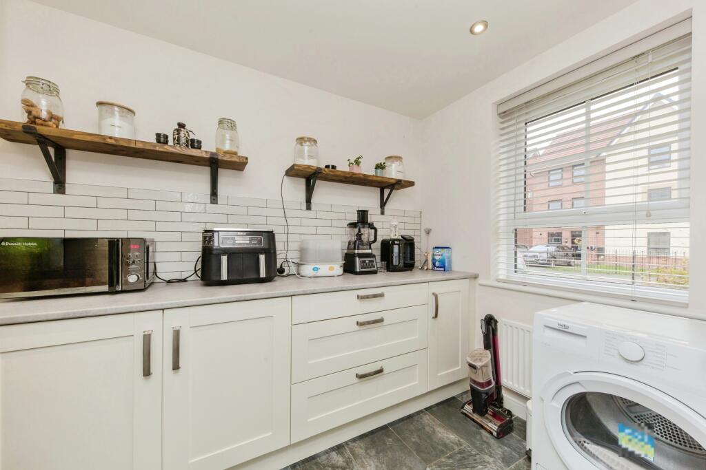 Additional property image - Meadow Brown Place, Sandbach, Cheshire, CW11