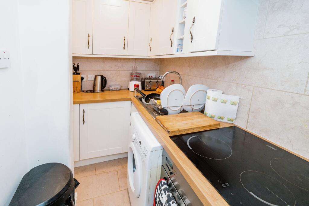 Studio flat for sale in Castle Malwood Lodge, Minstead, Lyndhurst, SO43