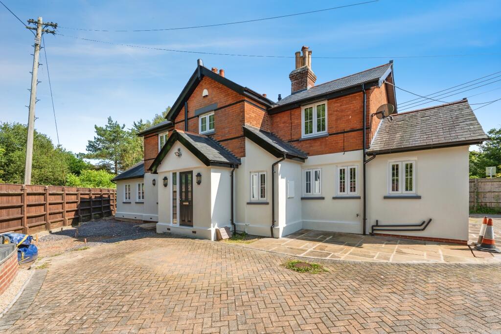 Main image of property: Lyndhurst Road, Ashurst, Southampton, Hampshire, SO40