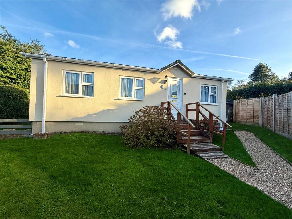 Main image of property: Thatched Cottage Park, Southampton Road, Lyndhurst, Hampshire, SO43