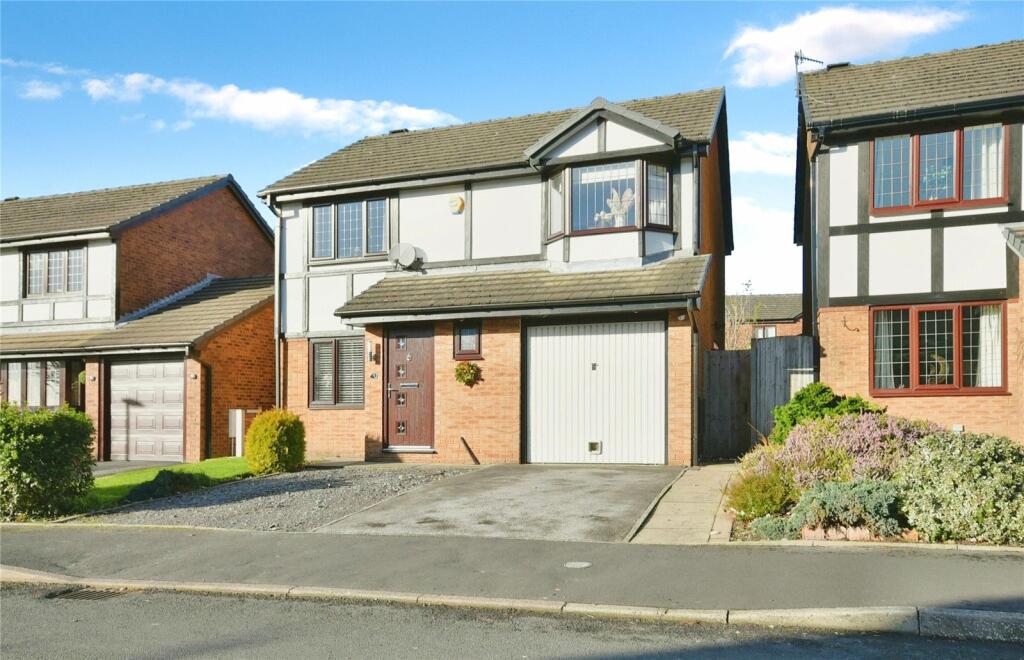 4 bedroom detached house for sale in Road, Carrbrook