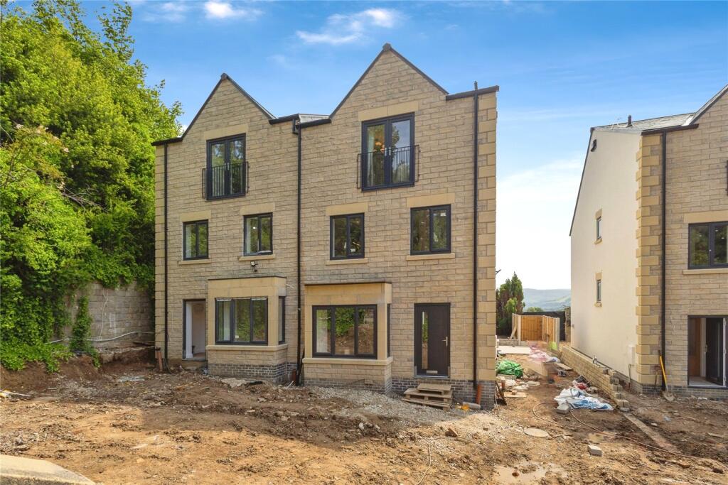 Main image of property: Roe Cross Gardens, Mottram, Stalybridge, SK14