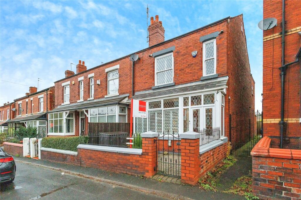 3 bedroom end of terrace house for sale in Stockport Road West