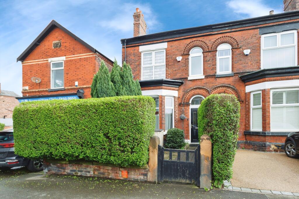 3 bedroom end of terrace house for sale in Didsbury Road, Stockport, Greater Manchester, SK4