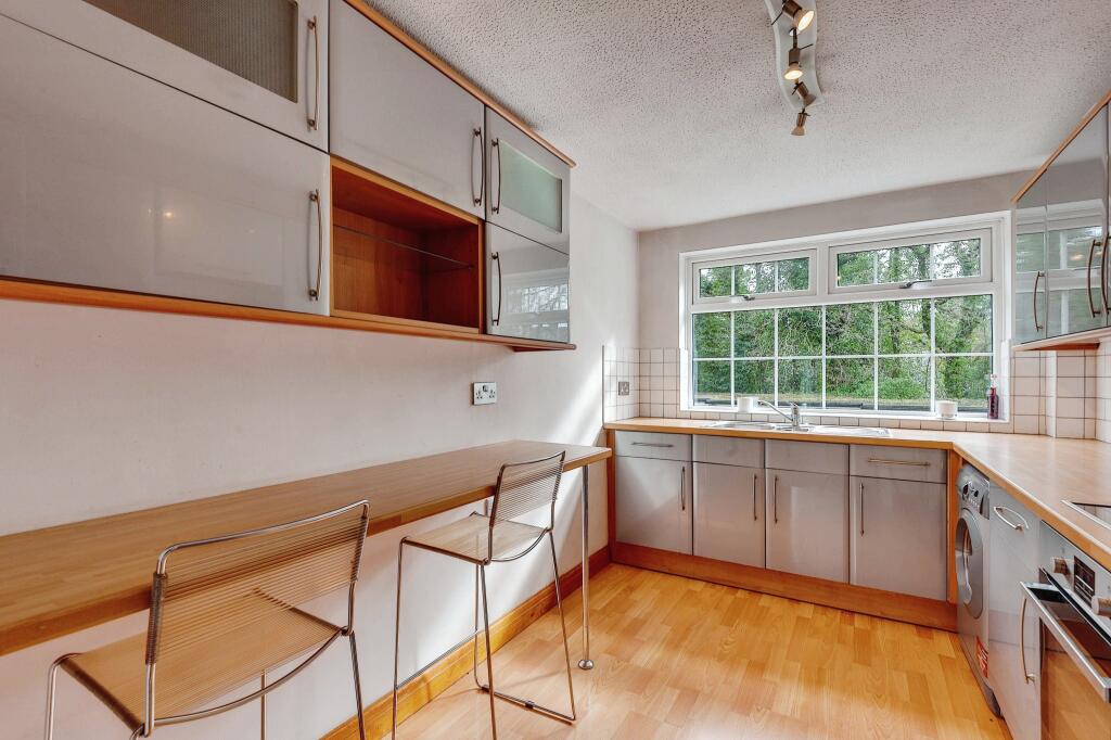 2 bedroom flat for sale in Lynton Court, Lynton Lane, Alderley Edge