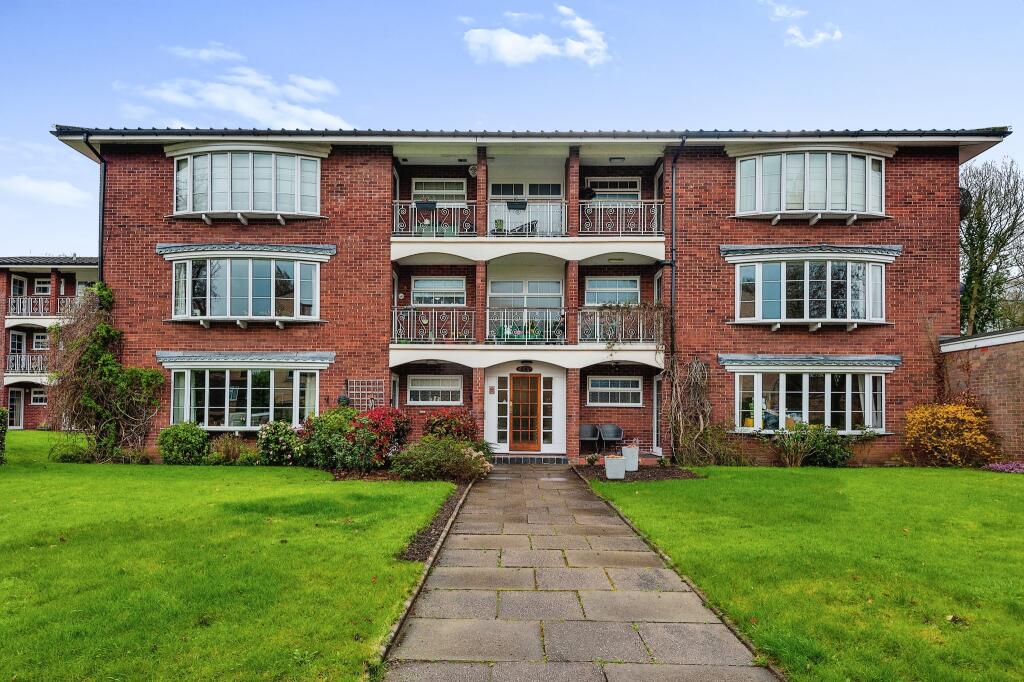 2 bedroom flat for sale in Lynton Court, Lynton Lane, Alderley Edge