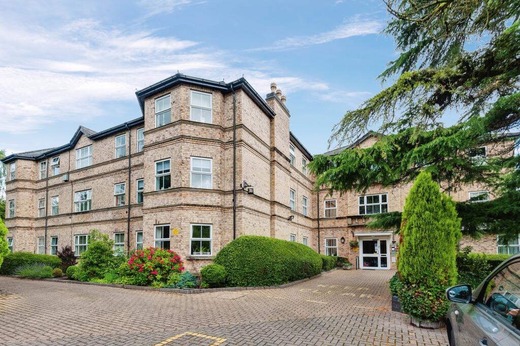 2 bedroom flat for sale in Brook Lane, Alderley Edge, Cheshire, SK9