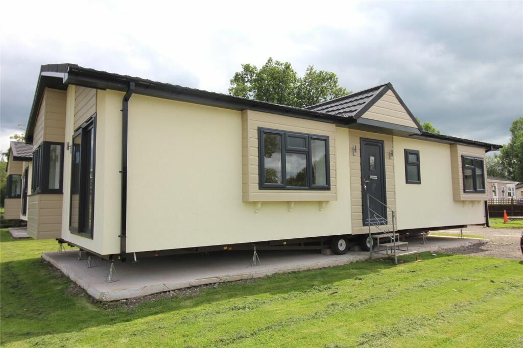 2 bedroom detached house for sale in Newton Hall Lane, Mobberley