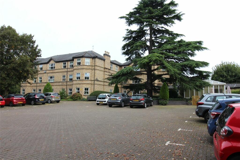 2 bedroom flat for sale in Brook Lane, Alderley Edge, Cheshire, SK9