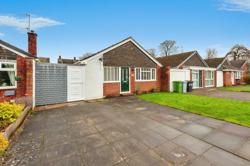 2 bedroom bungalow for sale in Moreton Drive, Handforth, Wilmslow