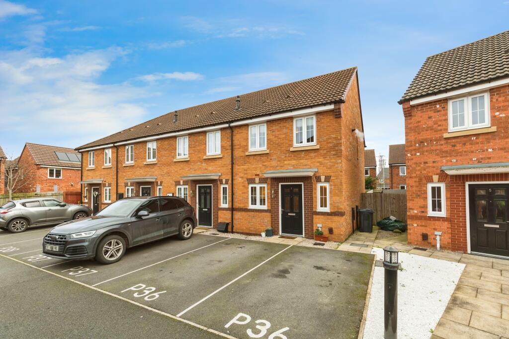 2 bedroom end of terrace house for sale in Bradshaw Close, Farington Moss, Leyland, Lancashire, PR26
