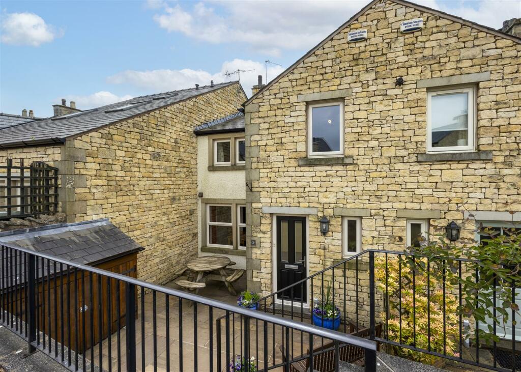 3 bedroom mews property for sale in 2 Bridge Mews, Ingleton, LA6
