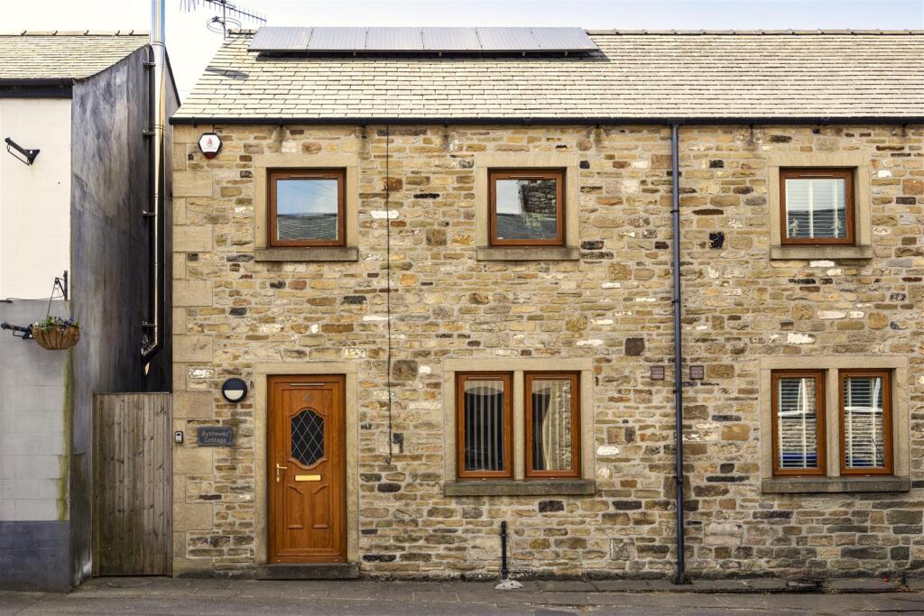 Main image of property: 26 New Road, Ingleton, Carnforth