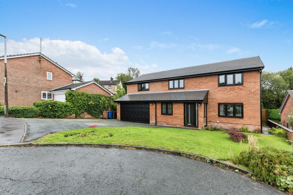 6 bedroom detached house for sale in Beardwood Meadow, Beardwood