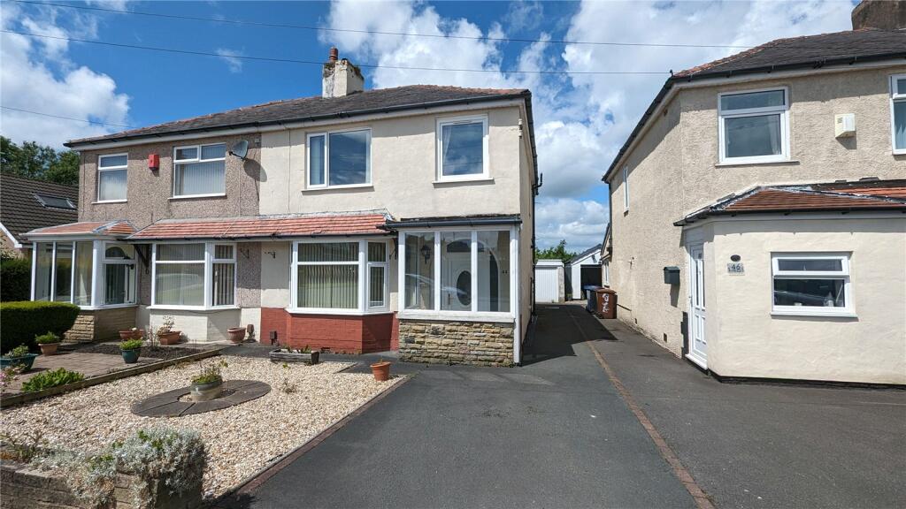 3 bedroom semidetached house for sale in Springwood Road, Burnley
