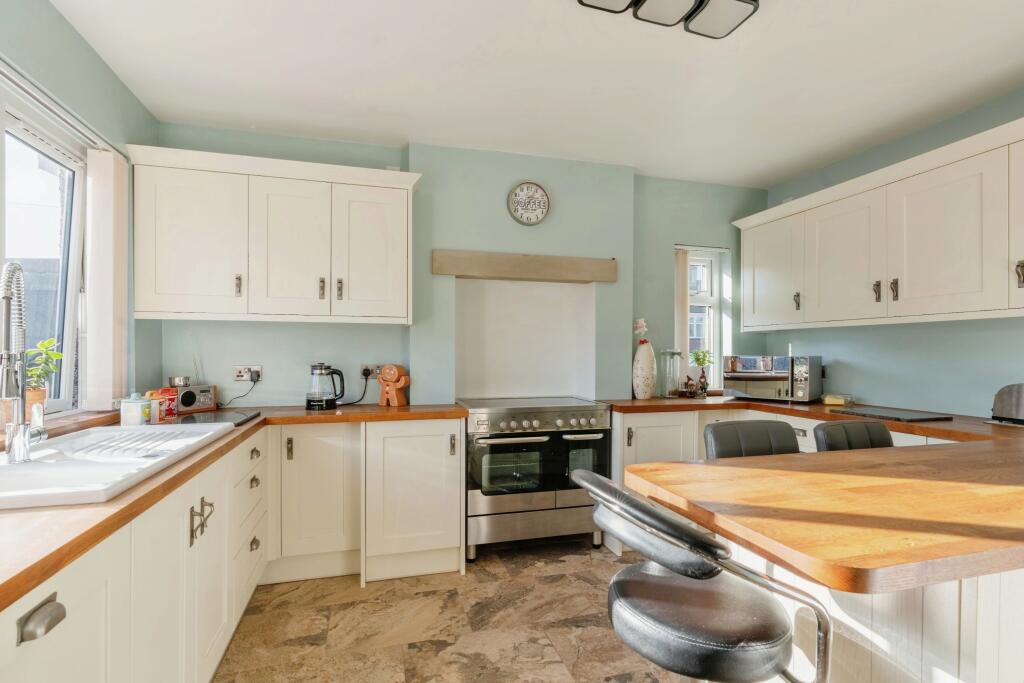Additional property image - Highfield Avenue, Burnley, Lancashire, BB10
