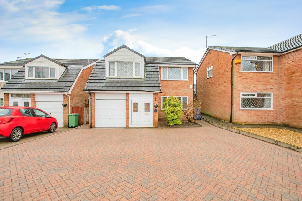 4 bedroom detached house for sale in Retford Close, Brandlesholme, Bury