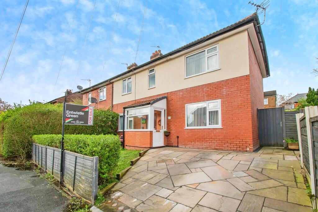 4 bedroom semidetached house for sale in Lepp Crescent, Brandlesholme