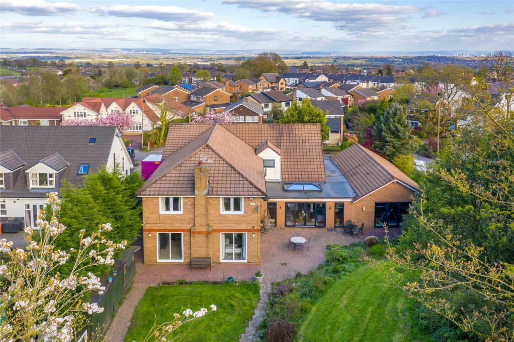 5 bedroom detached house for sale in Knowsley Road, Ainsworth, Bolton
