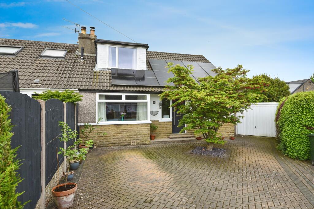 4 bedroom semidetached house for sale in Sykelands Avenue, Halton