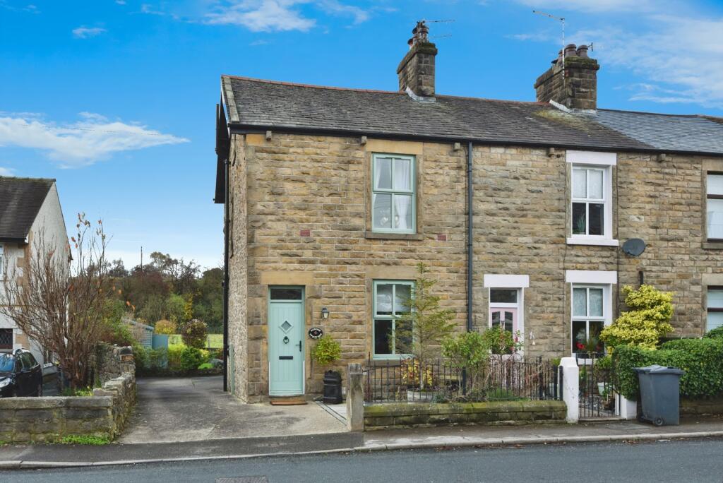 3 bedroom end of terrace house