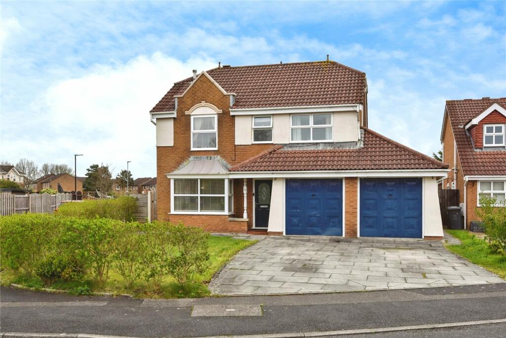 4 bedroom detached house for sale in Cathedral Drive, Heaton With