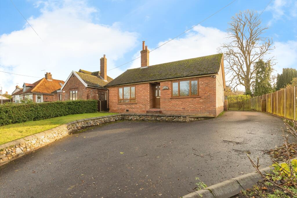 2 bedroom detached house for sale in Norwich Road, Scole, Diss, Norfolk