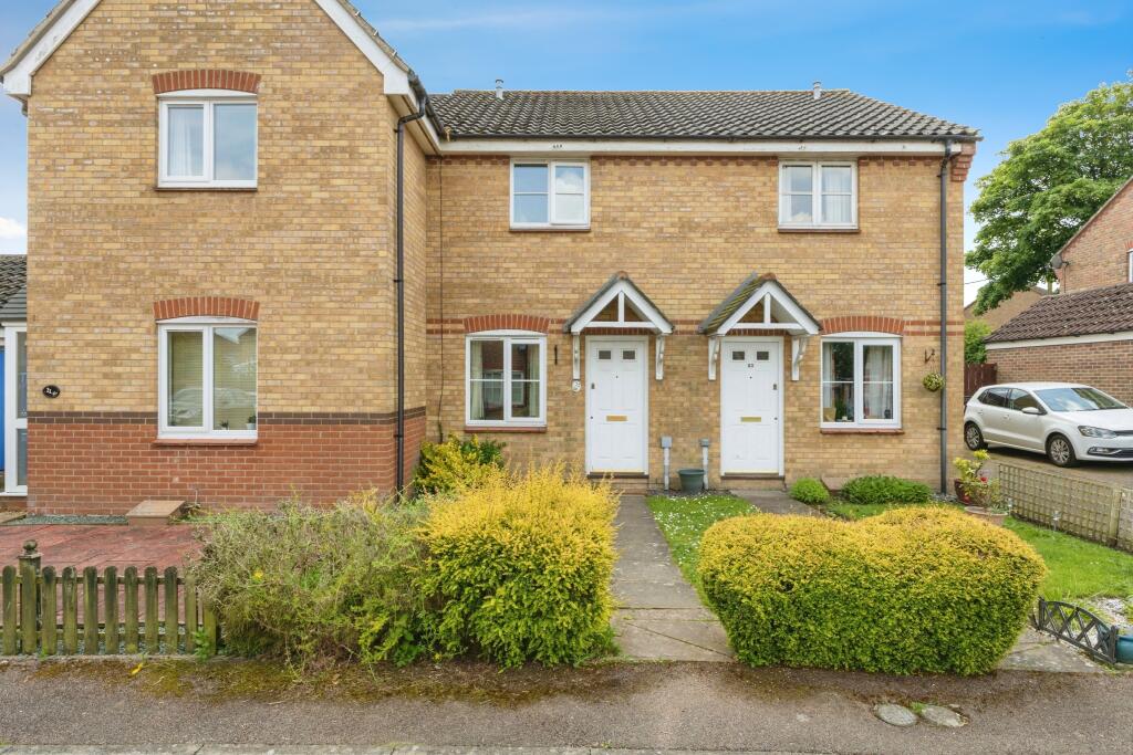 2 bedroom terraced house for sale in Elizabeth Close, Attleborough