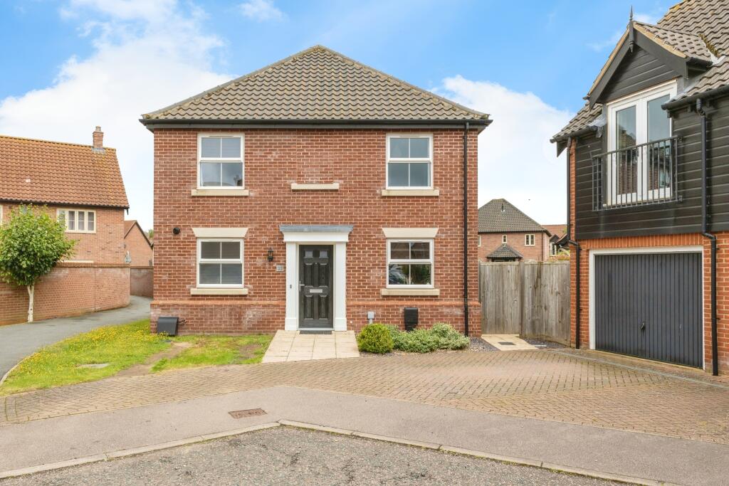 3 bedroom detached house for sale in Bryony Way, Attleborough, Norfolk