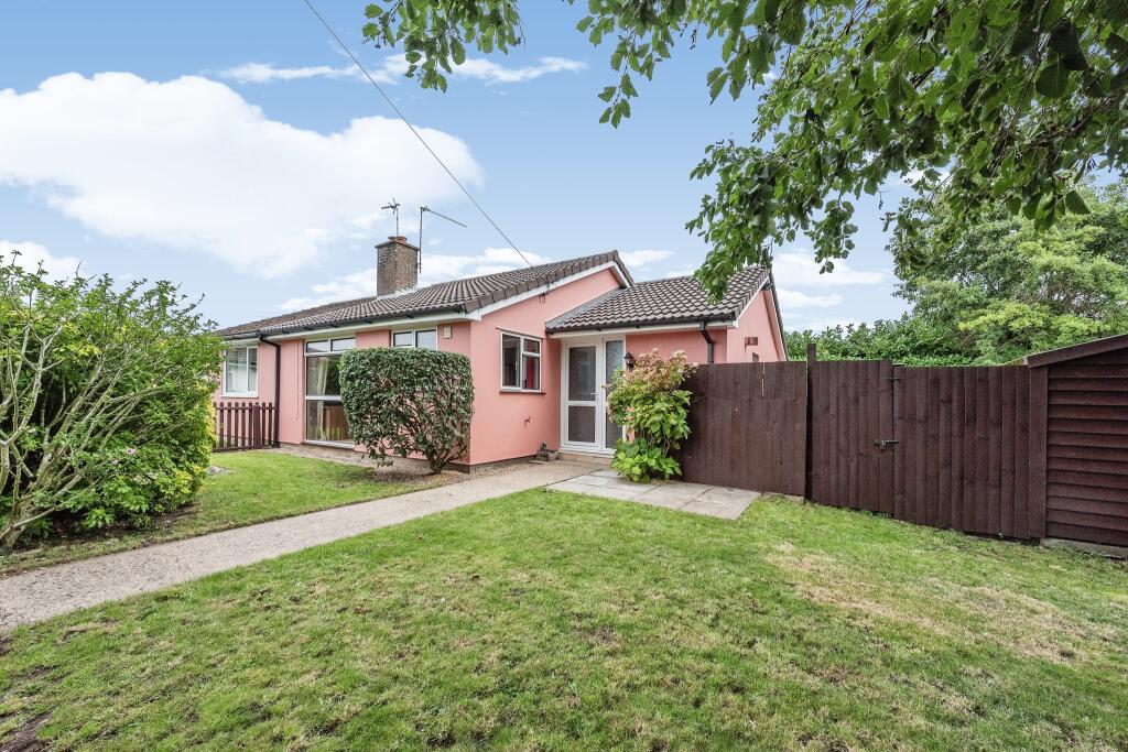 2 bedroom bungalow for sale in Cedar Road, Barrow, Bury St. Edmunds, Suffolk, IP29