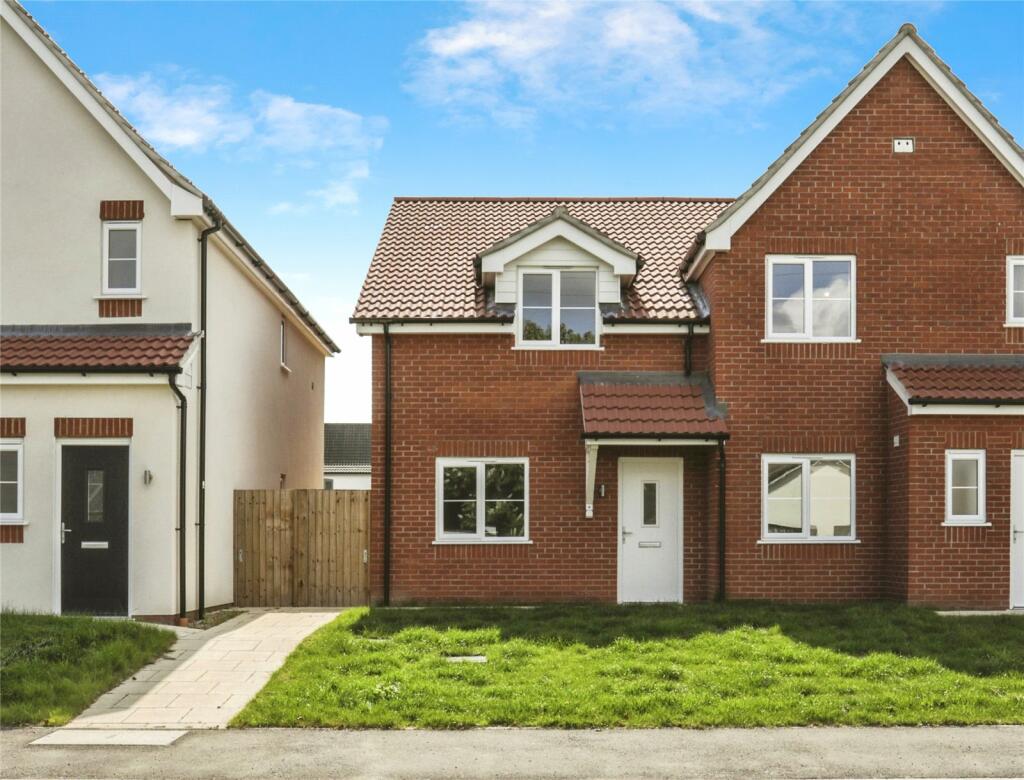 3 bedroom semidetached house for sale in Livermere Road, Troston, Bury