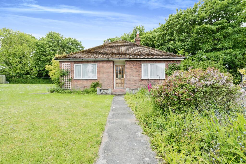 2 bedroom bungalow for sale in East Grove, Cromer, NR27