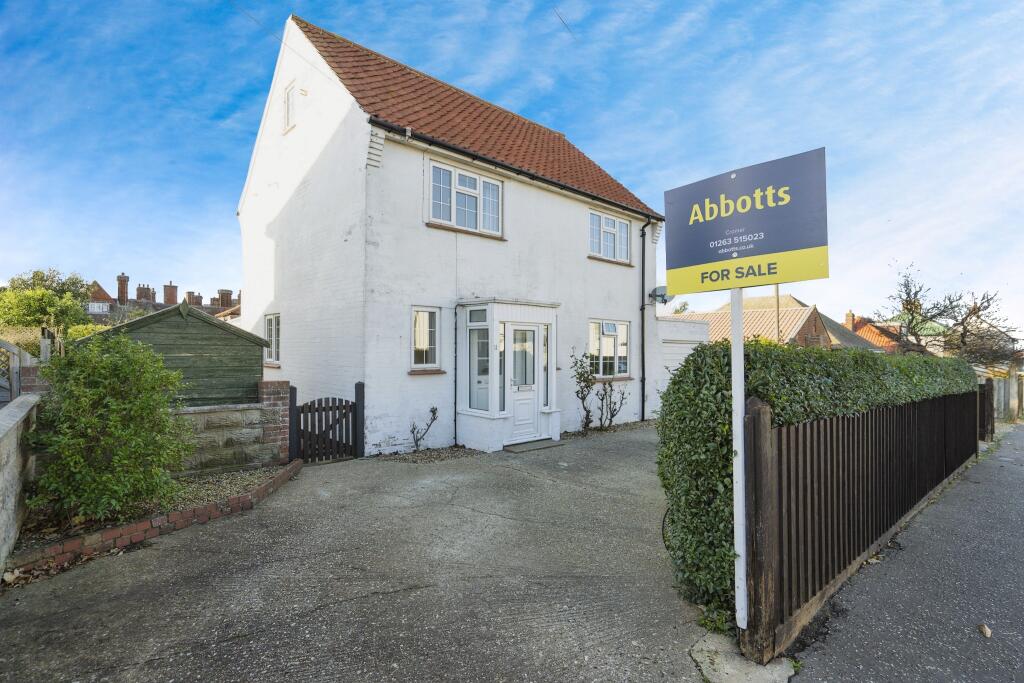 4 bedroom detached house for sale in Cliff Road, Overstrand, Cromer