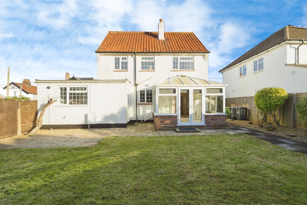 4 bedroom detached house for sale in Cliff Road, Overstrand, Cromer