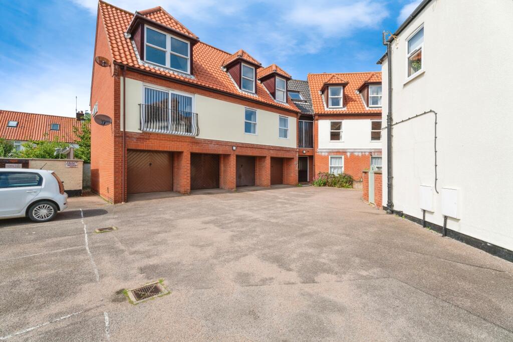 2 bedroom flat for sale in Priory Road, Sheringham, Norfolk, NR26